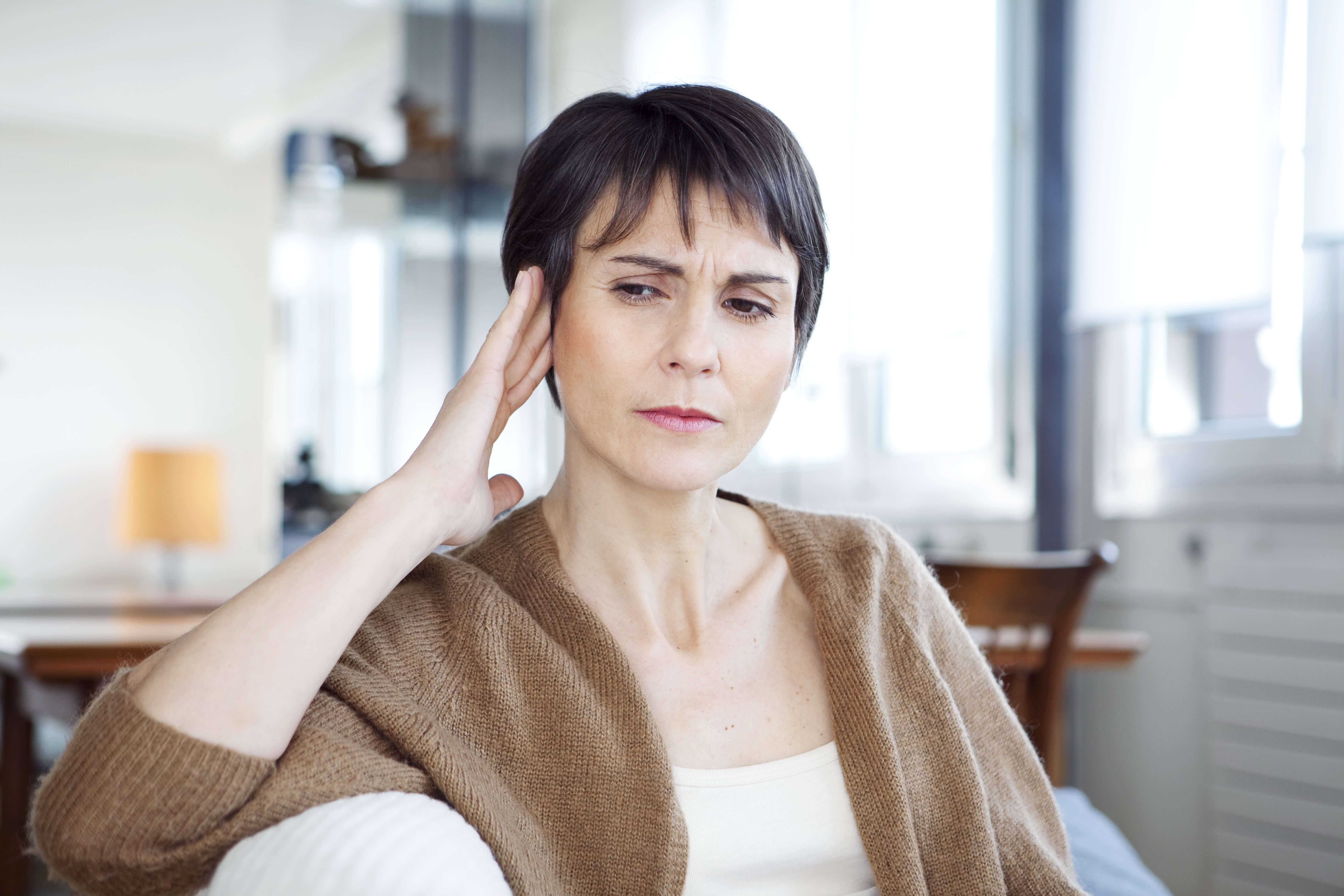 woman with tinnitus